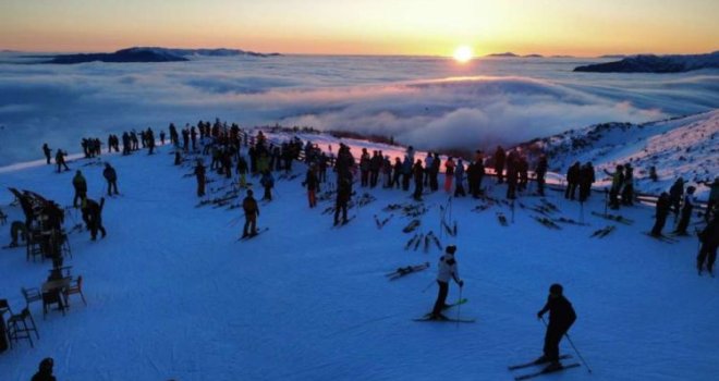 Na Bjelašnici upriličen Sabah Ski: Skijanje uz bajkoviti prizor izlaska sunca