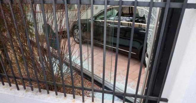 Bombaški napad na vilu Zdravka Čolića naručio poznati estradni menadžer?! Sarađivali, pa mu napao na kuću i porodicu