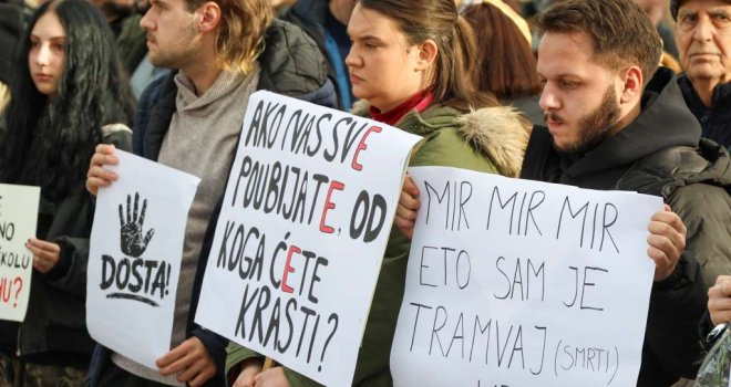 Nova lokacija za blokadu: Mladi na Skenderiji nastavljaju protest zbog tramvajske nesreće 