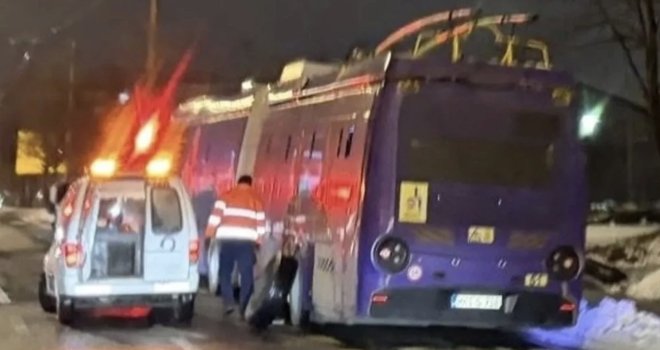 Trolejbus kod džamije Kralja Fahda dva sata bio isključen iz saobraćaja, GRAS saopćio šta se tačno desilo