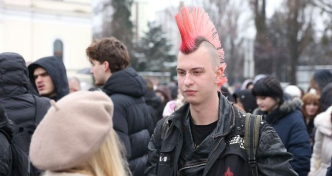 Roza krijesta kao svjetionik nade u moru primitivizma: Kako je Kenan postao simbol urbanog otpora