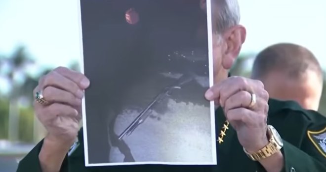 Detalji upada na Trumpov posjed: Napadač potegao oružje, imao i kanister s benzinom