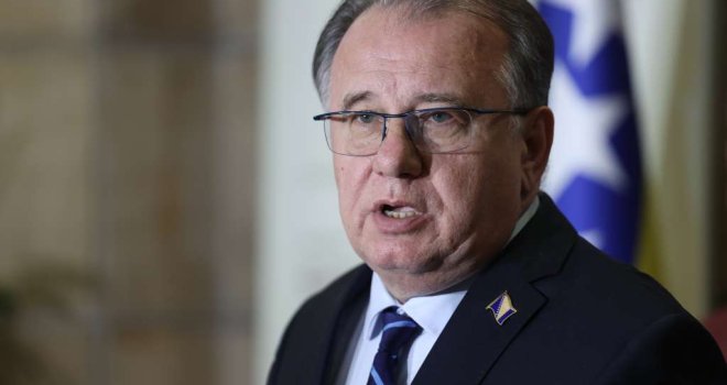 Iz regiona dolaze da toče gorivo u BiH, cijene i dalje dosta niže: Nikšić pojasnio je li snabdijevanje u FBiH stabilno 