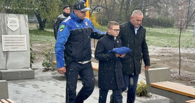 Na Jali otkriveno spomen-obilježje hrabrom policajcu Samiru Mustafiću