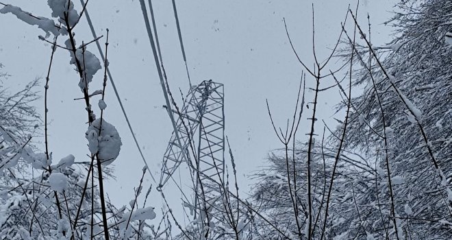 Snijeg izazvao ekstremna opterećenja i kvarove na elektroenergetskoj infrastrukturi: U Krajini je najkritičnije