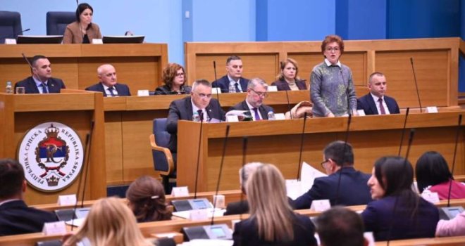 Opozicija u NSRS povećanje plata nazvala milostinjom: Vukanović udaljen sa sjednice