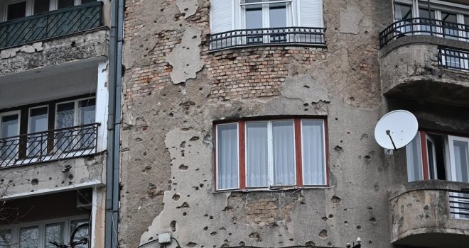 Sarajevo voli svoje rane? I tri decenije poslije krvave opsade, fasade su pune ratnih ožiljaka... Da li ih iko primjećuje?!