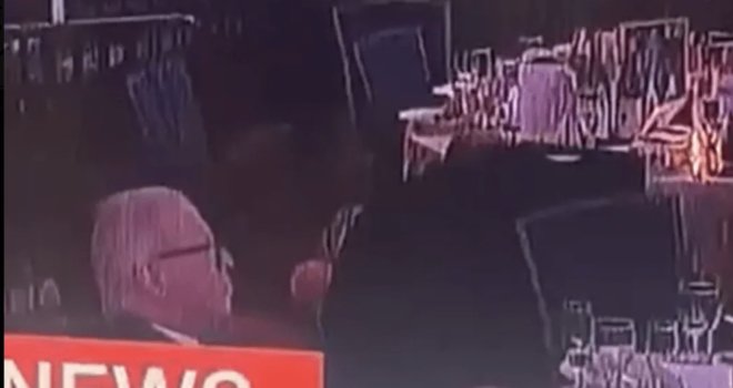 Druga strana pucnjave u Washingtonu: Muškarac mirno sjedi i jede usred haosa