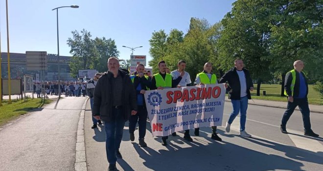 Uz zvuk pištaljki i sirena za uzbunu, radnici na ulici: Prvomajski skup podrške - 'spasimo Željezaru Zenica'!
