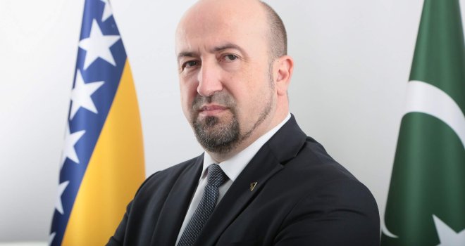 Jusić: Islamska zajednica oštro osuđuje islamofobični govor državnog ministra Srđana Amidžića