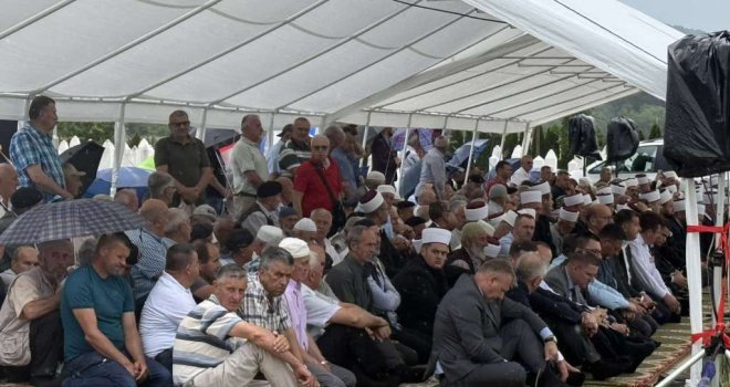 Šehidsko mezarje Memići: Klanjana dženaza i obavljen ukop posmrtnih ostataka tri žrtve proteklog rata s područja Zvornika 