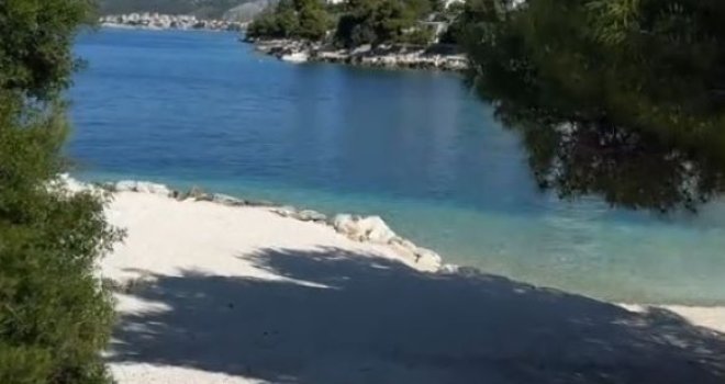 Šok na plaži u Dalmaciji: Otvorio je vrata potpuno gol, u ruci je držao spolovilo...