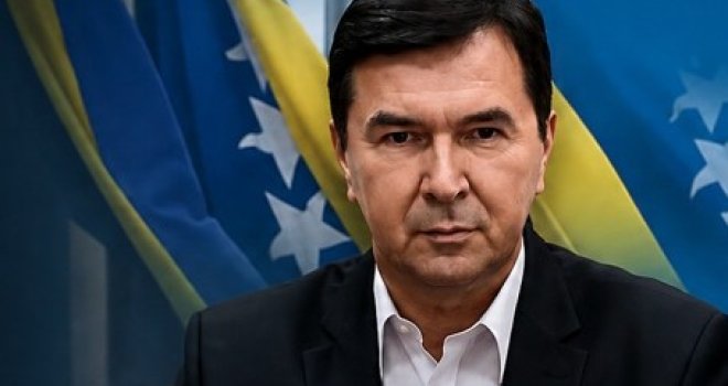 'Građani ne smiju čekati u redovima': Mirnes Ajanović inicira ukidanje nepotrebnog traženja 'CIPS-a'
