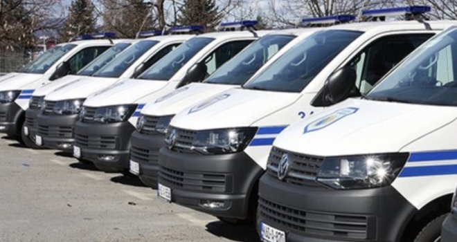 Skandal na granici: Službeni kombi Granične policije BiH prevozio namještaj za vikendicu na Pelješcu?