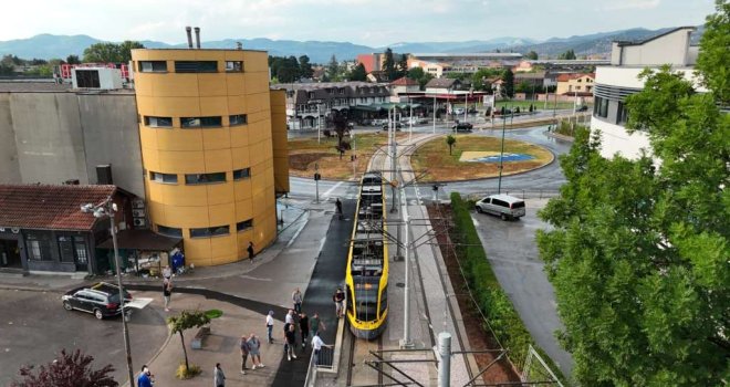 Tramvaji ponovo voze od Baščaršije do Ilidže: 'Nakon više decenija dobili smo potpuno novu okretaljku'
