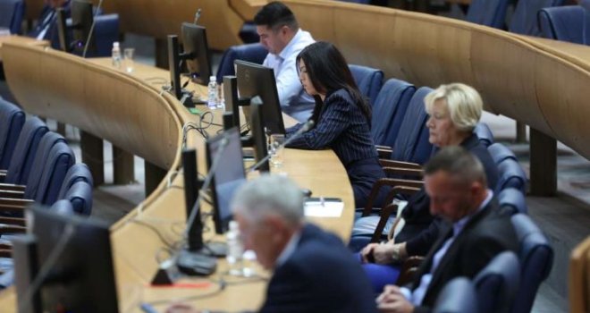 Poslanici razmatrali pravila za vozače električnih romobila u BiH: Zahtjev nije dobio potrebnu entitetsku većinu