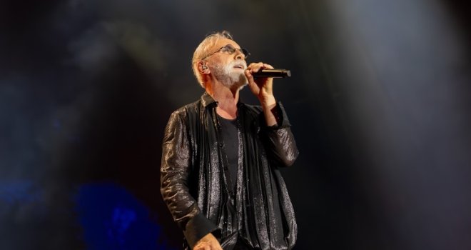 Ništa od spektakla: Nakon bure i paljenja prostorija, otkazan koncert Dine Merlina u Kraljevu... Šta kažu organizatori?