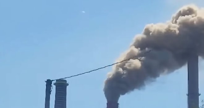 Gusti crni dim iz TE Tuzla zabrinuo građane: Oglasila se Elektroprivreda BiH