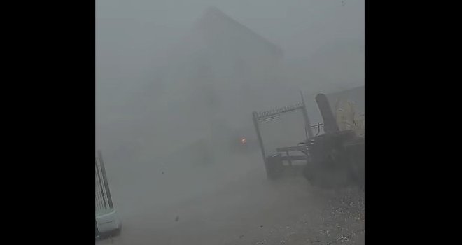 Sva snaga orkanskog nevremena u samo nekoliko minuta: Objavljen zastrašujući snimak iz grada u BiH
