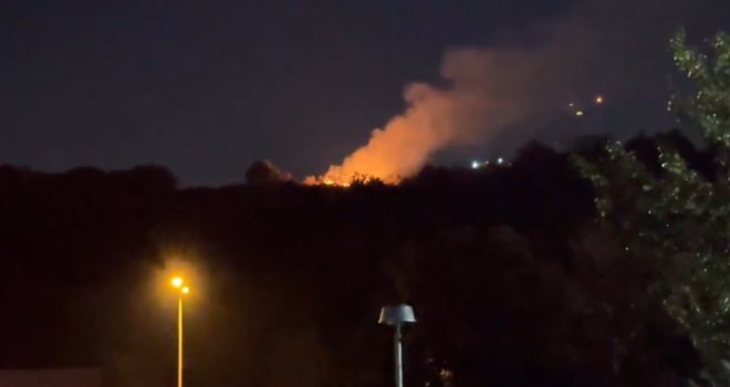 Veliki požar izbio u Sarajevu, vatra se vidi na vrhu Mojmila