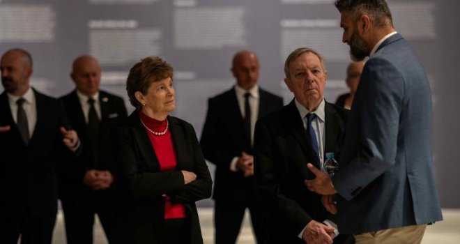 Posjeta u važnom trenutku: Američki senatori Jeanne Shaheen i Dick Durbin stigli u Memorijalni centar Srebrenica