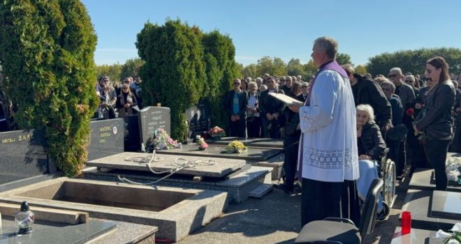 Sahranjen Goran Bare: 500 ljudi ga došlo ispratiti, a majka, otac i sin nad grobom uradili jednu stvar