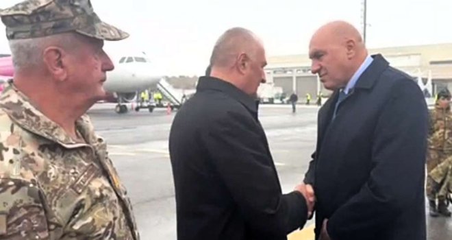 Italijanski ministar odbrane doputovao u Tuzlu, dočekali ga Helez i Knežević
